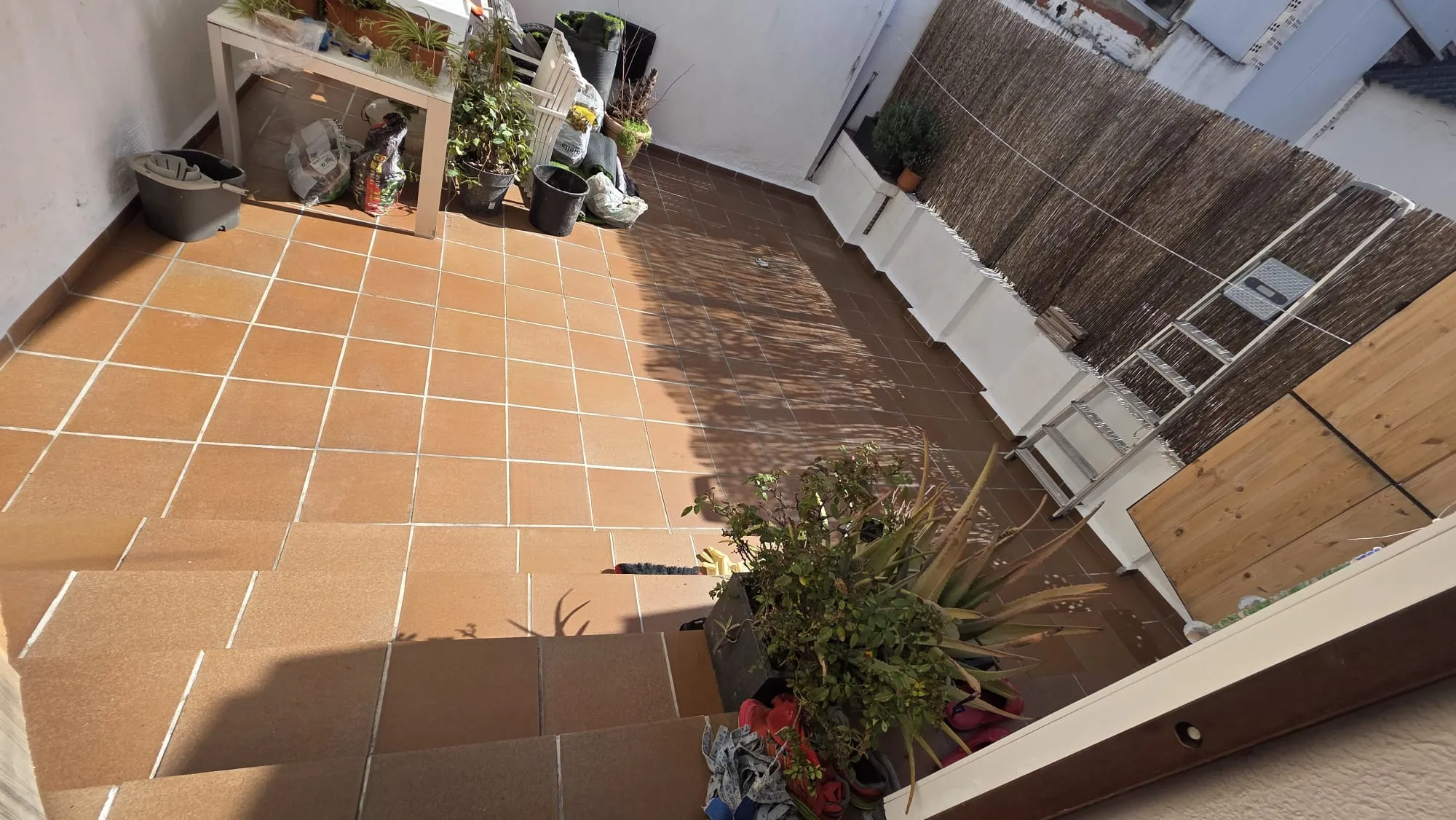Terraza impermeabilizada y pavimentada con gres
